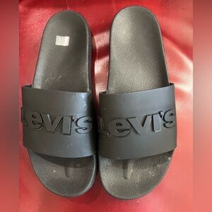 Levi’s XL (12-13) Mens Black 3D Logo Slides EUC